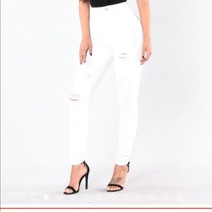 White skinny jeans—size 7